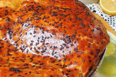 Фото к рецепту: Слоёный пирог с сыром.