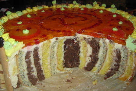 Фото к рецепту: Большой крученый торт