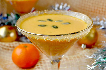 Фото к рецепту: Фуршетный  новогодний суп с тыквой,мандаринами и имбирём.
