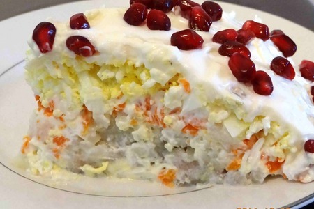 Фото к рецепту: Новогодний салат "селедка под гранатовой шубкой"