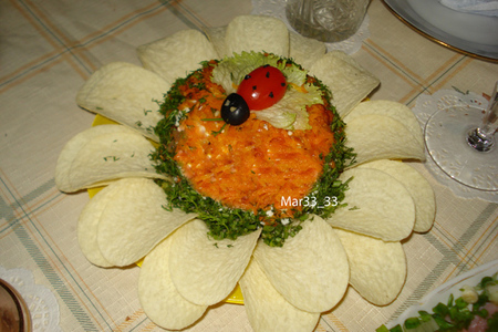 Фото к рецепту: Салат «аппетитный» с печенью трески  на праздничный стол