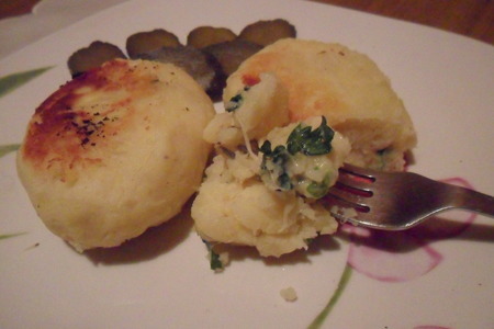 Фото к рецепту: Картофельные зразы с сыром и зеленью