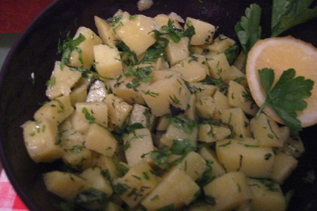 Фото к рецепту: Картофель без мундира (самый простой в мире постный салат)