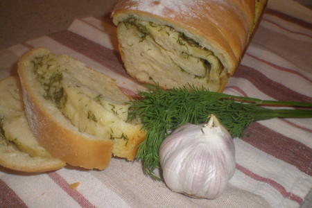 Фото к рецепту: Ароматный хлеб с чесночным маслом