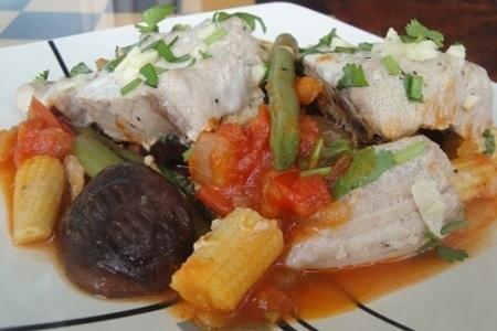 Фото к рецепту: Рыба с овощами в духовке