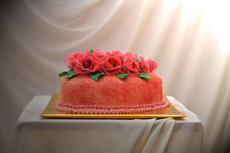 Фото к рецепту: Торт "красная роза - эмблема любви!"