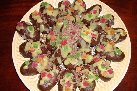 Фото к рецепту: Пирожное «картошка» с белым шоколадом и цукатами