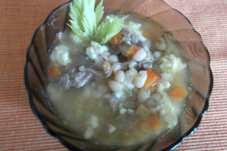 Фото к рецепту: Суп фасолевый с мясом и мягким сыром
