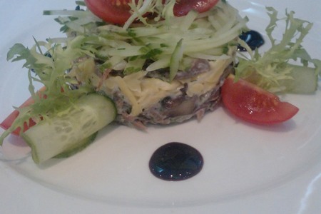 Фото к рецепту: Салат с языком, грибами и овощами