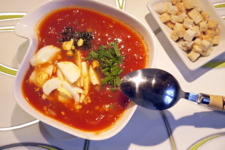 Фото к рецепту: Легкий зимний томатный супчик с яйцом