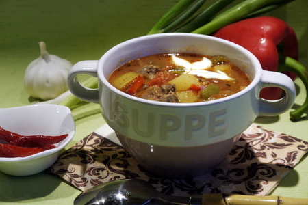 Фото к рецепту: Печеночный суп-гуляш