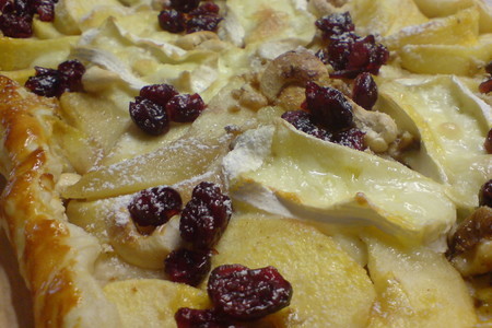 Открытый фруктовый пирог с сыром/tortine di frutta