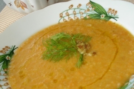 Фото к рецепту: Суп-пюре из чечевицы с морковью