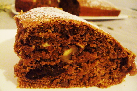 Фото к рецепту: Кофейный кекс с черносливом и орехами.
