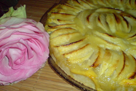 Фото к рецепту: Открытый яблочный пирог/tarte aux pommes /для именинницы иришки