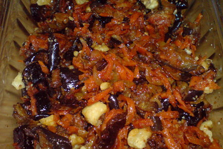 Фото к рецепту: Закуска из баклажан и чернослива с орехами