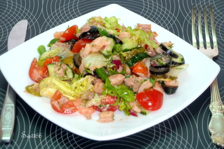 Фото к рецепту: Салат с тунцом и креветками "вечерний милан"