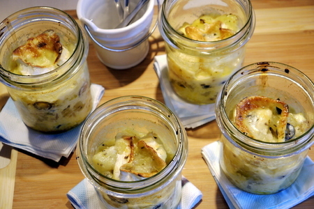 Фото к рецепту: Gratin petatou (картофельная запеканка с козьим сыром)