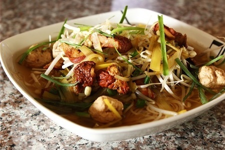 Фото к рецепту: Суп с грибами и шариками из тунца