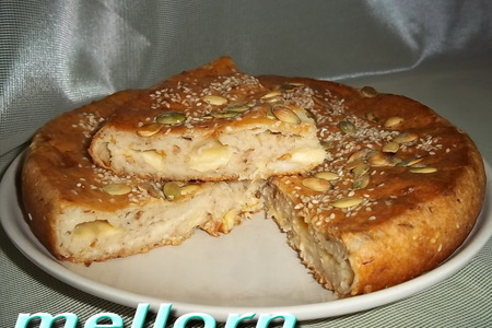 Фото к рецепту: Пирог-кекс с тунцом и сыром