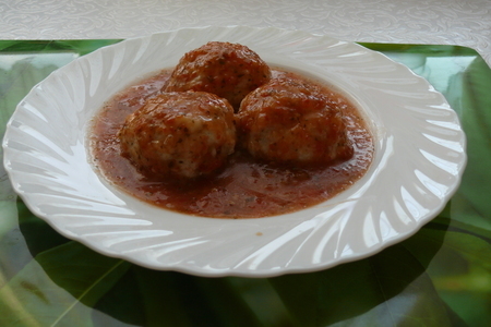 Фото к рецепту: Диетические котлетки из индейки и вкусный томатный соус
