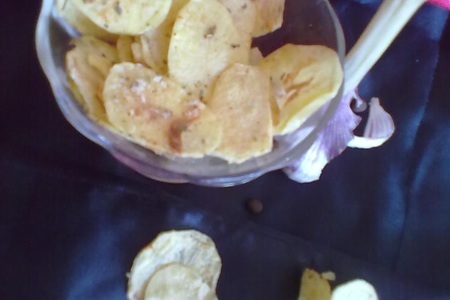 Фото к рецепту: Картофельные чипсы за 10 минут