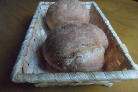 Фото к рецепту: Хлебные булочки с  цельнозерновой мукой