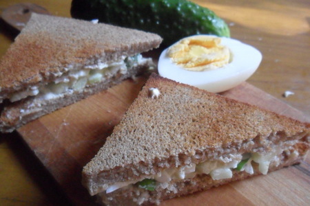 Фото к рецепту: Сэндвич с яичным салатом