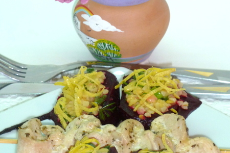 Фото к рецепту: Куриный шашлычок с фаршированной свеклой на гарнир ( из серии "вкусная диета")