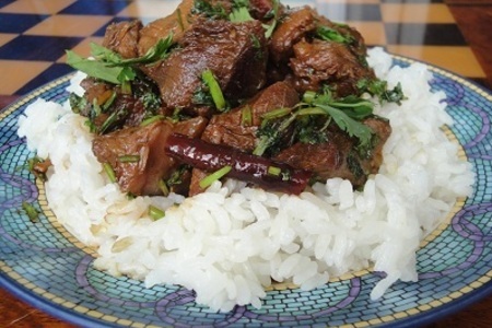 Фото к рецепту: Красная жареная свинина с рисом