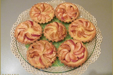 Фото к рецепту: Тарталетки с яблоками