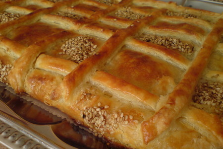 Фото к рецепту: Румынский пирог с мясом