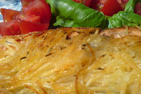 Фото к рецепту: Лосось в хрустящем картофеле
