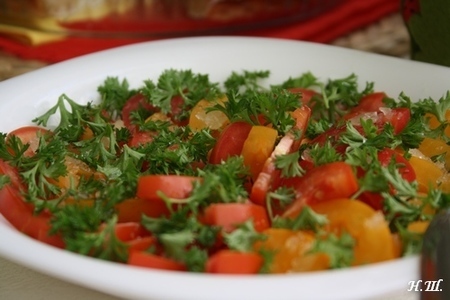 Фото к рецепту: Салат "томаты с чесноком".