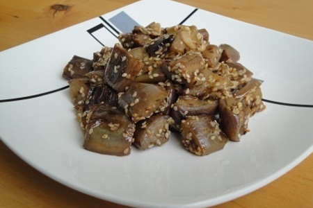 Фото к рецепту: Жареные баклажаны с кунжутными семенами