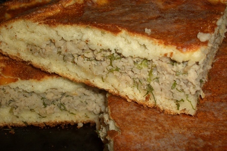 Фото к рецепту: Дрожжевой пирог на манке с мясом,рисом и укропом