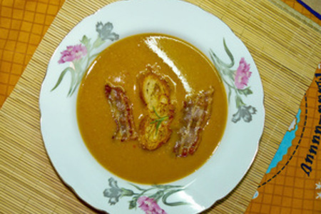 Фото к рецепту: Крем-суп с чечевицей и баклажанами