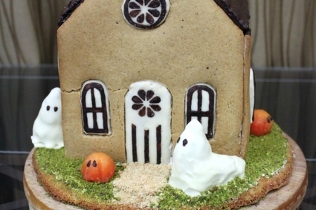 Пряничный домик в стиле хэллоуин
