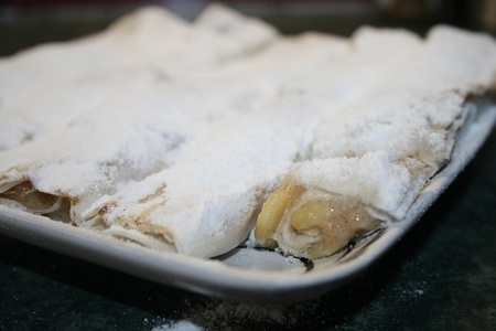 Фото к рецепту: Блины из рисовой бумаги с банановой начинкой. (игра-соревнование: две идеи одного продукта) (дуэль)
