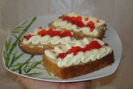 Фото к рецепту: Пирожное "бутерброды с красной икрой"