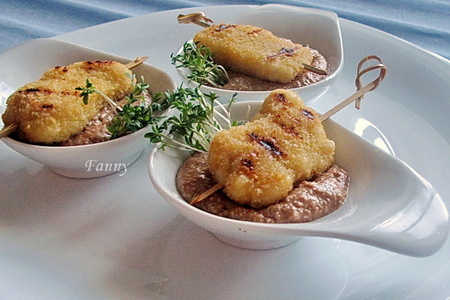 Фото к рецепту: Мини-шашлычки из нагетсов "золотой петушок" с ореховым соусом