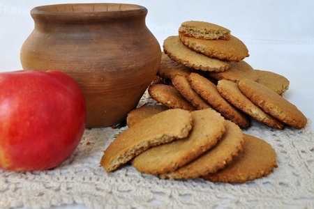 Фото к рецепту: Овсяное печенье с семенами подсолнечника