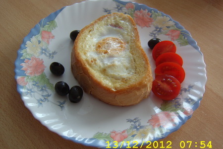 Фото к рецепту: Горячий бутерброд с яйцом