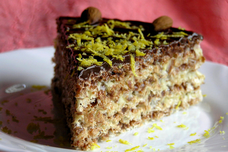 Фото к рецепту: Шоколадно-лимонный вафельный торт с миндалем