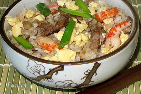 Фото к рецепту: Жареный рис с маринованным мясом по-китайски