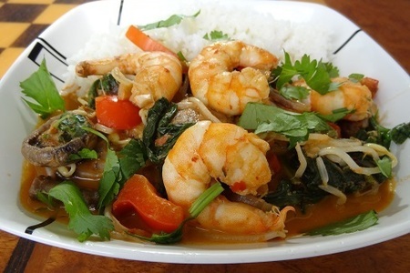 Фото к рецепту: Креветки с овощами по тайски
