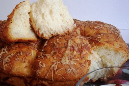 Фото к рецепту: Обезьяний хлеб с чесноком и перцем.