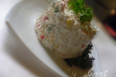 Фото к рецепту: Быстрый салат из крабовых палочек
