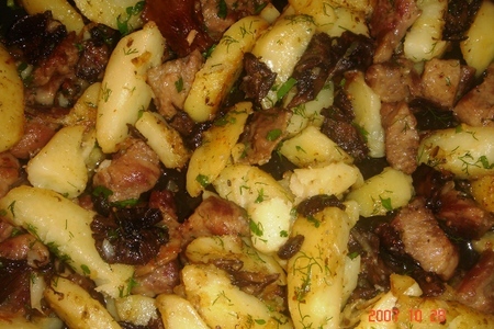 Фото к рецепту: Картошечка с грибами и мясом