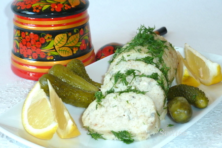 Фото к рецепту: Тельное тяпанное, да с солеными огурчиками - традиционное русское рыбное блюдо